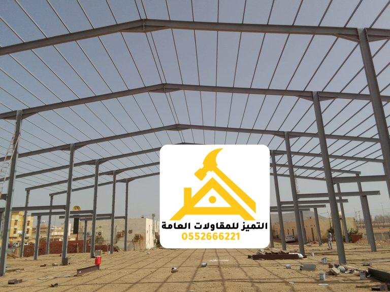 هيكل هنجر حديدي من الداخل بعد تركيب مدادات السقف