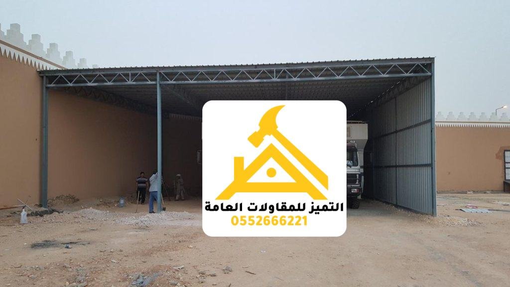 هنجر بواجهة مفتوحة بعد تركيب ألواح السقف والجدران