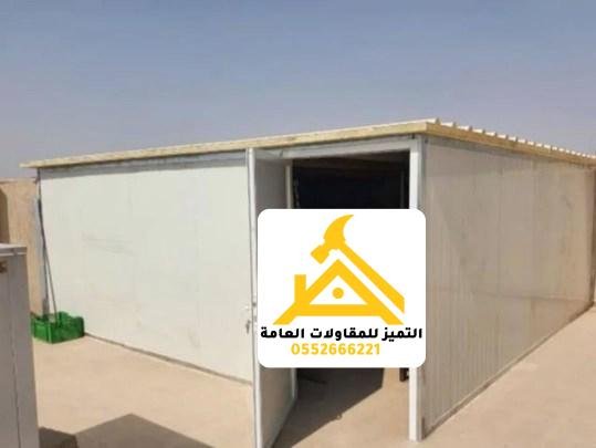 لوح ساندوتش بانل يوضح حافة الوصلة الطولية