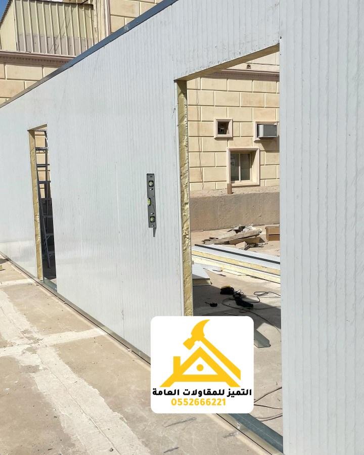 ممر بجدران ساندوتش بانل وباب داخلي