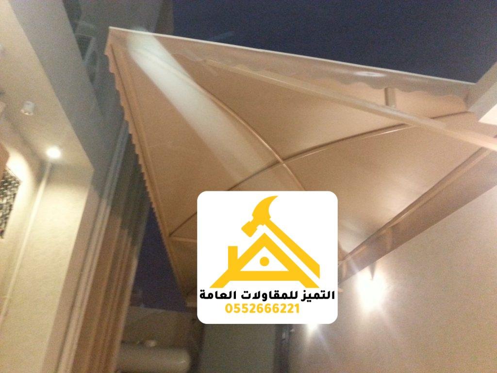 منظر داخلي لمظلة هرمية قماشية