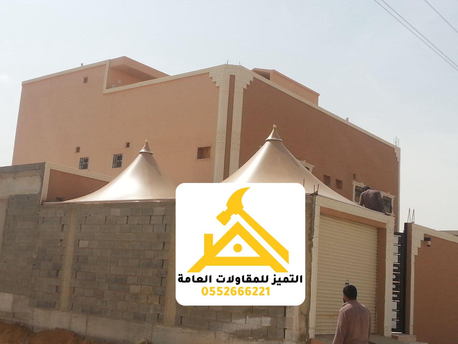 مظلة سيارات منزلية منفذة أمام فيلا