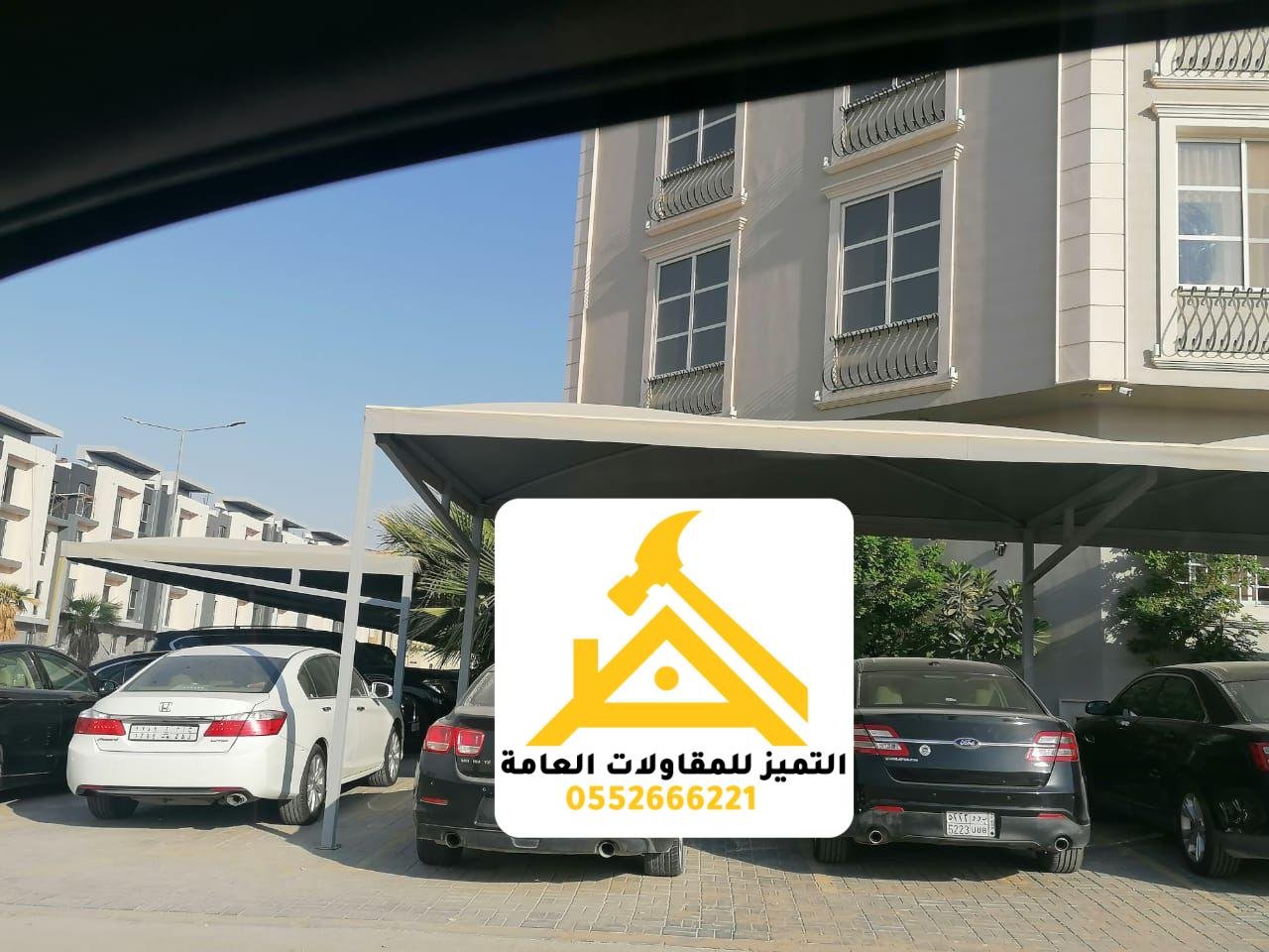مظلة سيارات منفذة بهيكل حديد مطلي